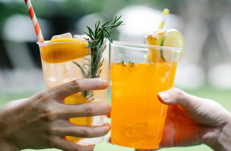 Chcete predať viac nealk? Stavte na pútavú prezentáciu nápojov a správne chladenie